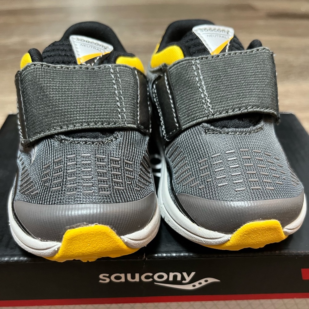 Saucony KINVARA JR Grey Yellow Velcro Strap Baby Toddler Size 5XW - Picture 4 of 10